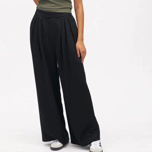 KOTN Women's Plaza Trouser in Black 26